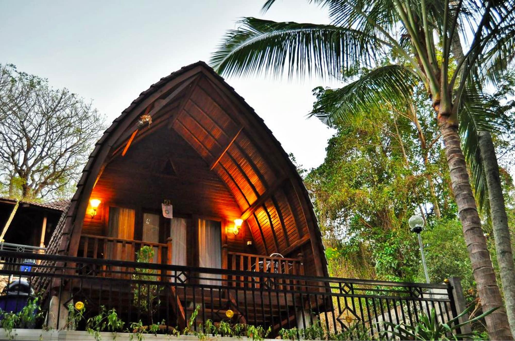 Coconut Hill Cottage Batununggul ภายนอก รูปภาพ